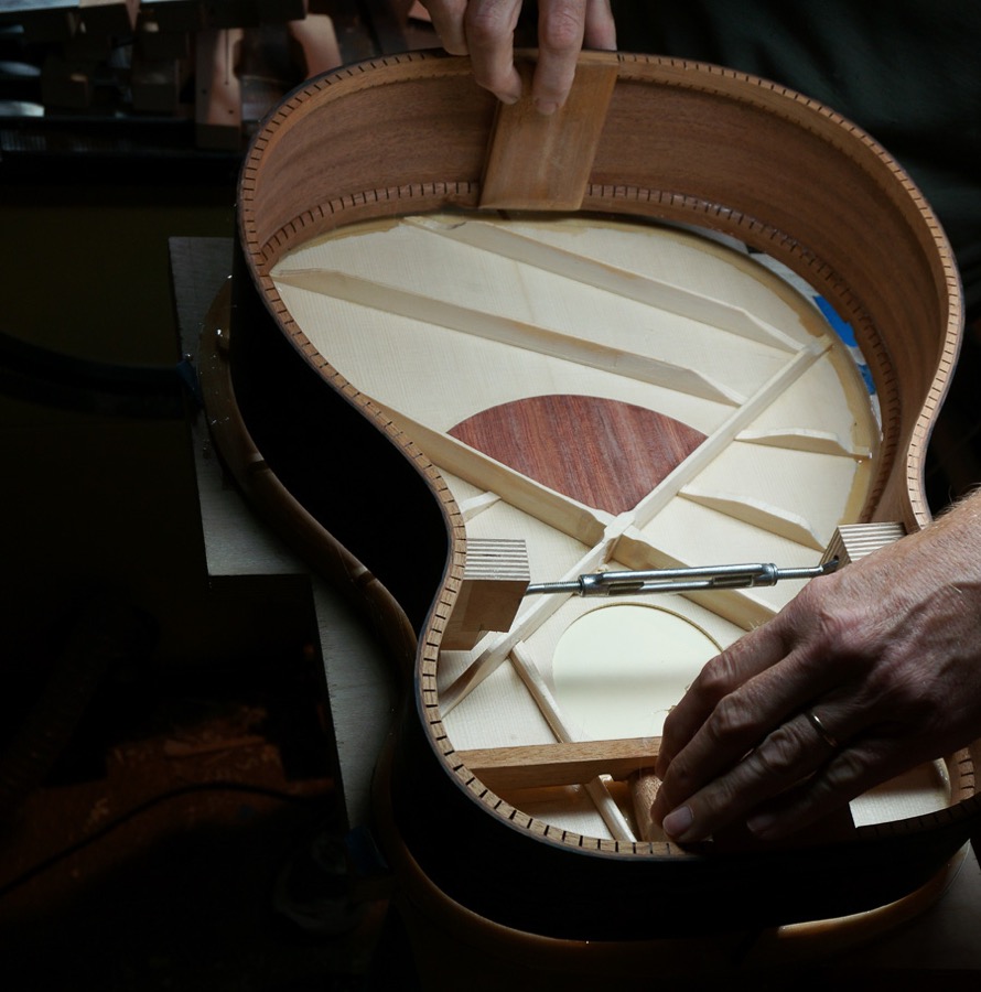 Rim assembly on to top glueing.jpg