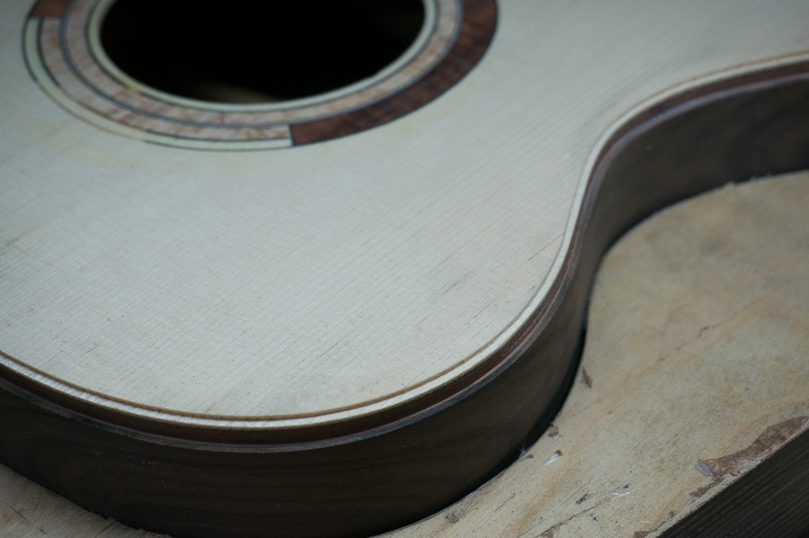 Crisp edges for binding and purfling. 4mm laminated sides show strong joint.jpg